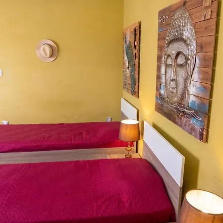 Modern In Prime Area For Beaches & Nightlife! -fast & Easy Self Check In -independent Access -no Family Sharing - Pembroke Gardens Location Habitación en casa particular San Julián