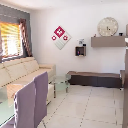 民宿 Modern In Prime Area For Beaches & Nightlife! -fast & Easy Self Check In -independent Access -no Family Sharing - Pembroke Gardens Location