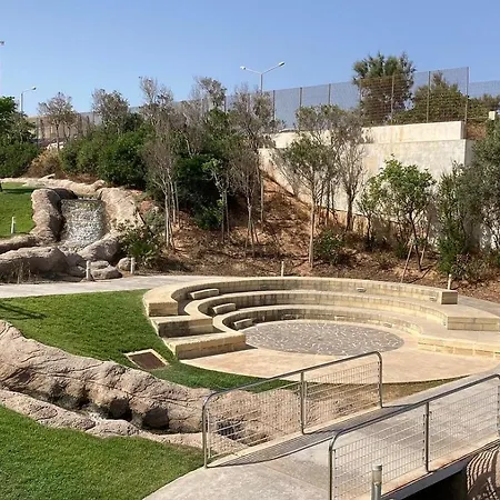 Modern In Prime Area For Beaches & Nightlife! -fast & Easy Self Check In -independent Access -no Family Sharing - Pembroke Gardens Location Habitación en casa particular *